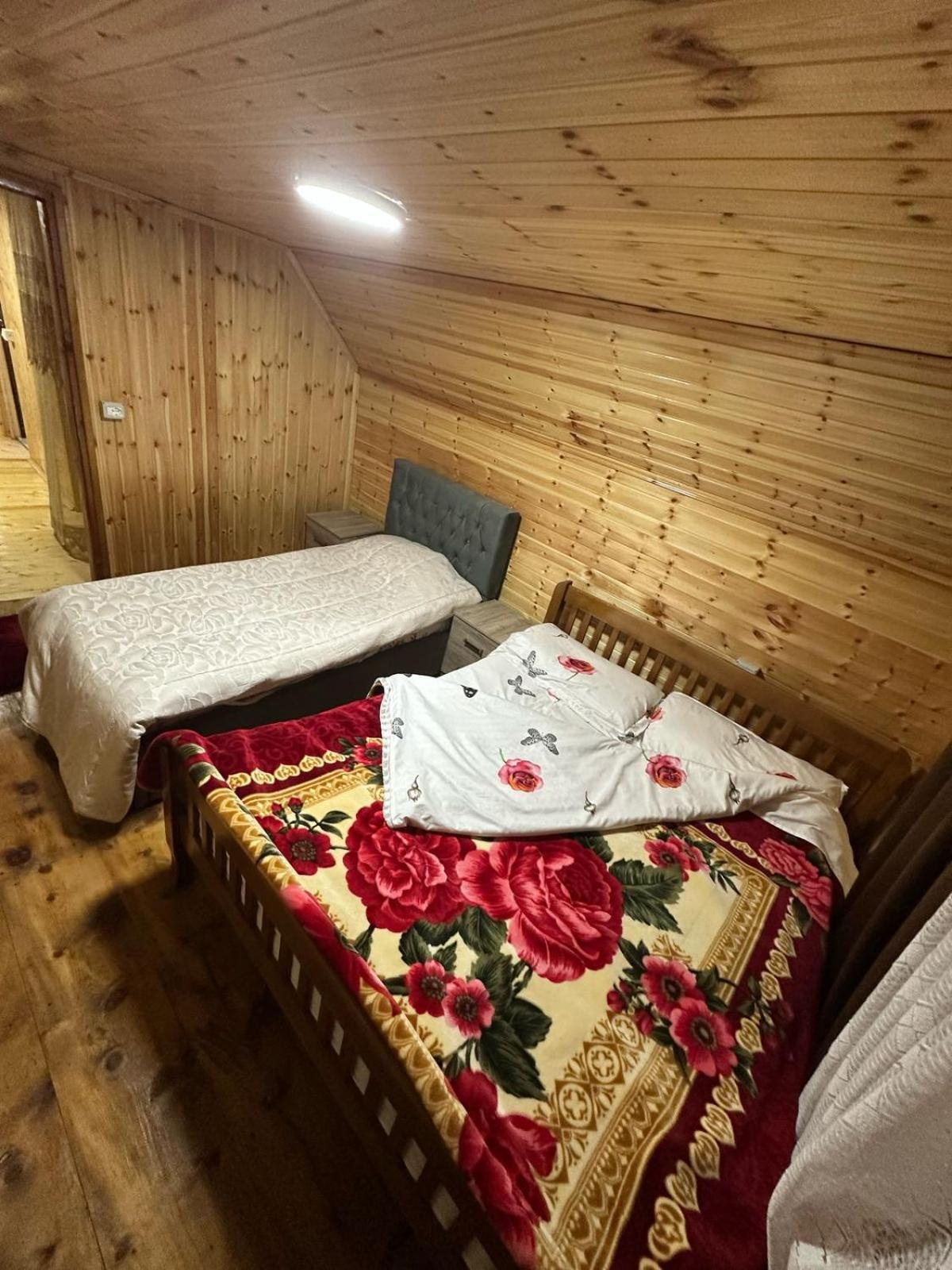 Bed and breakfast Vellezrit Gjelaj *