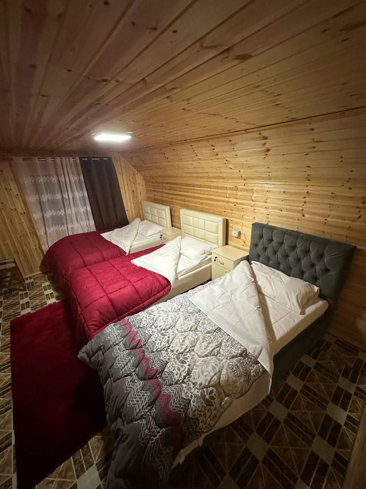 Vellezrit Gjelaj Bed & Breakfast *
