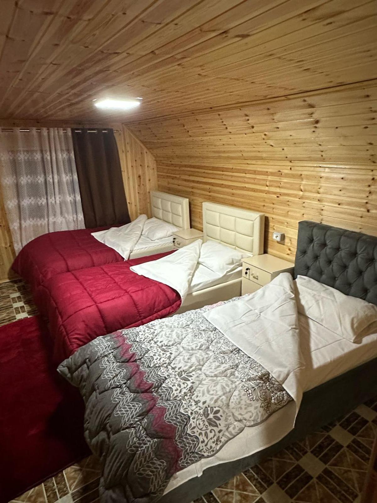 Bed & Breakfast Vellezrit Gjelaj
